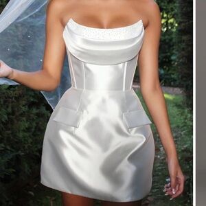 Elegant White Strapless Wedding Dress